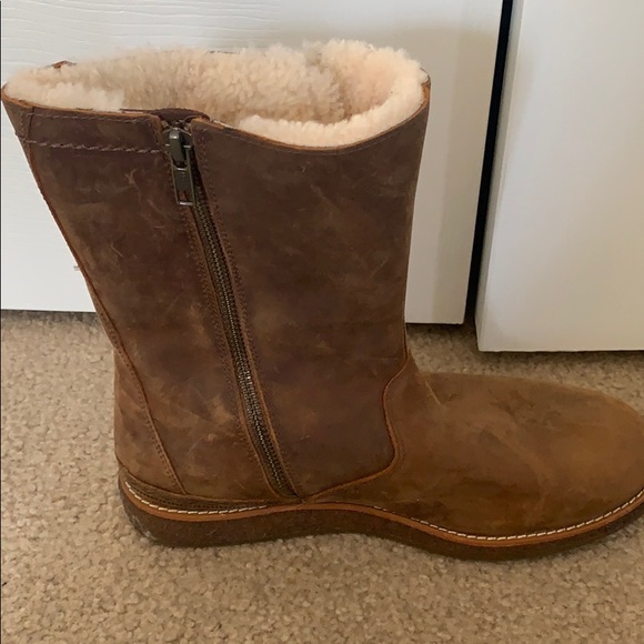 Ugh boots - Picture 3 of 4